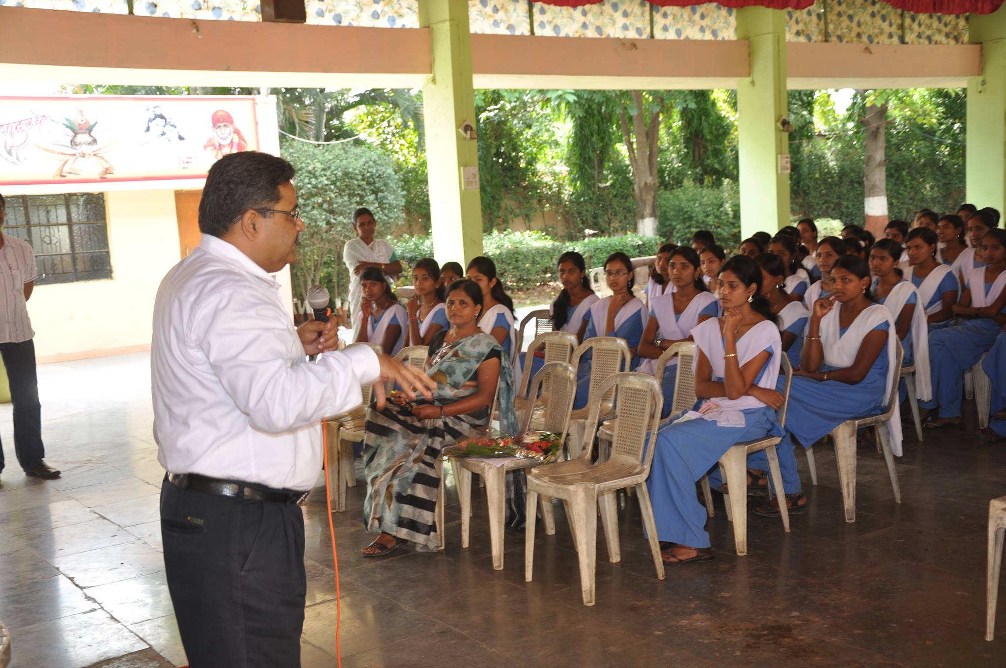 Yash Career Guru speaking on career guidance in Pune school